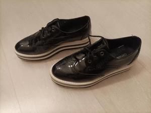 Neuwertige sportliche Damen - Schuhe 