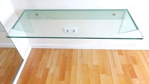 2 Glas-Regale 60 x 30cm, 45 x 30cm, ca. 1cm stark.