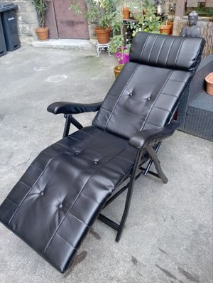 Gesundheitsliegestuhl aus schwarzem Kunstleder