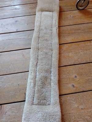 Sattelgurt, 60 cm, wunderschön und wie neu, schwarz mit Fell Bild 4