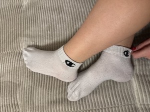 Getragene Socken von einer 20 jährigen Studentin