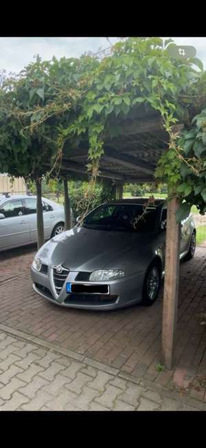 Alfa Romeo GT 2.0 JTS Distinctive Bild 2