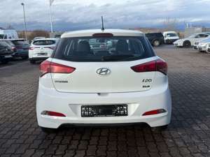 Hyundai i20 blue Basis Bild 4