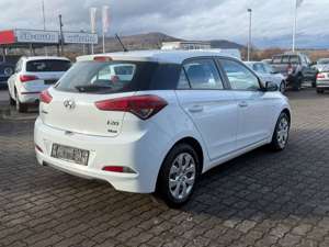 Hyundai i20 blue Basis Bild 5