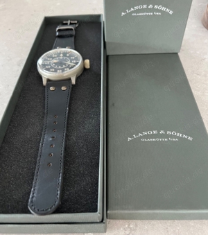 Lange & Söhne B-Uhr 55mm Fliegerarmbanduhr FL 23883 Revision 2022 bei Lange