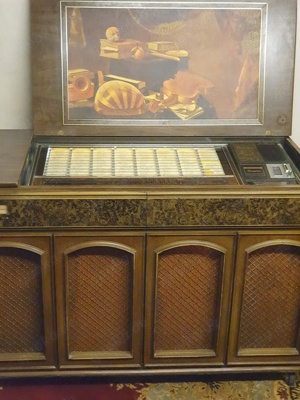 Jukebox Rock ola mit 80 Platten