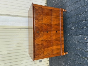 Stilvolle Biedermeier Kommode um 1825  in Nussbaum Restauriert