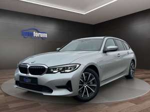 BMW 330 e Touring Advantage °AHK°NAVI PROF°LIVECP°LED