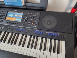 Yamaha PSR SX 900 - 61 Tasten Keyboard inkl. Notenpult