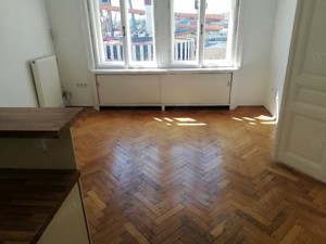 Wien, Österreich, 77m  Büro Praxis, 3. Stock, Altbau renoviert, 1m  Balkon, Nähe U2 und Riesenrad