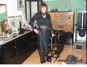 Reife dominante Trans Lady bietet SM Fetisch Sessions Bild 5