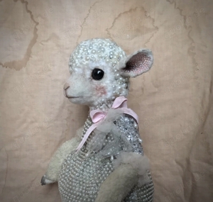 Stilly das funkelnde kleine Lamm. Original von Annie Montgomerie