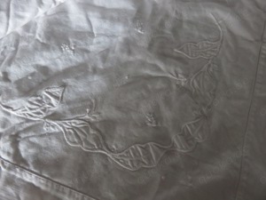 Stoff weiß mit Muster, Maße 230 x 140 cm zu verschenken