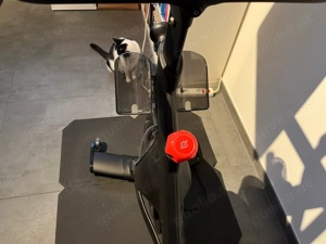 Peloton Bike Fitnessbike mit 22 Zoll HD Bild 3