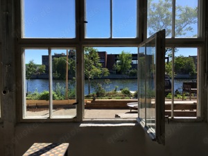 Heller Panoramaraum mit Blick auf die Spree und Industriecharm - Stundenweise Mietbar Bild 5