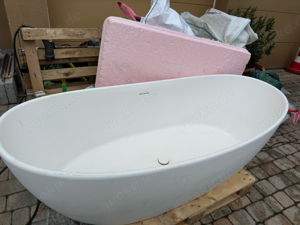 Freistehende Mineralguss Badewanne