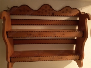 Holzregal hängend mit Muster 