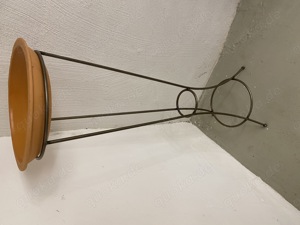Gestell mit Schale