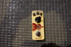 Effektpedal mit 3  Modi  + Decay Regler  für E  und A Gitarre  auch für Bass verwendbar