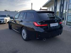 BMW 320 d Touring Aut M Sportpaket AHK Panorama LED AktGes Bild 3