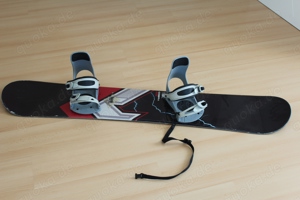 Snowboard mit Bindung