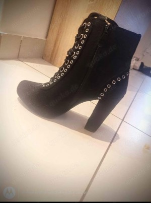 Stiefeletten mit hohem Absatz