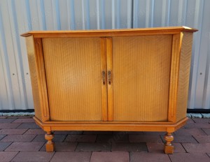 Eckschrank im klassischen Retro-Stil Bild 2