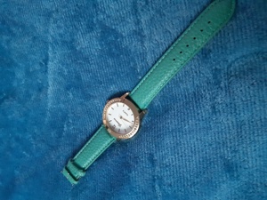 sehr schöne neuwertige Damenarmbanduhr Bild 3