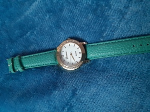 sehr schöne neuwertige Damenarmbanduhr Bild 2