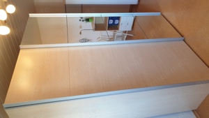 Schwebetürenschrank mit Spiegel