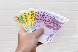 Wir bieten Kredite: mit sehr einfachen Konditionen 