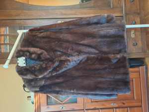 Pelzjacke maßgeschneidert aus Nerzfellen - sehr gut erhalten
