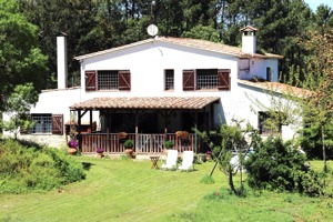Charming rustic and modern countryside house with equestrian facilities 