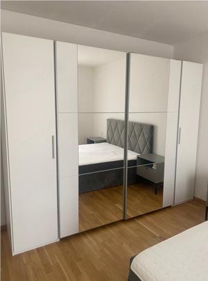 Kleiderschrank mit Spiegel