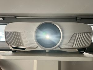 Epson EH-TW9400W 4K UltraHD HDR 3D Beamer  nur 23 Lampenstunden  