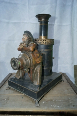 Laterna Magica um 1900 aus Gussmetall und Blech mit Glasbildern