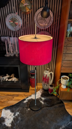 Stehlampe mit rotem Lampenschirm Fa. RAAK Niederlande 1960
