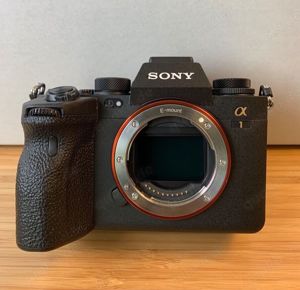 Sony Alpha 1   A1 Kameragehäuse   Low-Shutter-Plus-Zubehör. Neuwertiger Zustand. Bild 4