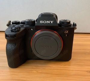 Sony Alpha 1   A1 Kameragehäuse   Low-Shutter-Plus-Zubehör. Neuwertiger Zustand. Bild 3
