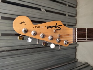 Elektrische Gitarre mit Verstärker   Bild 3