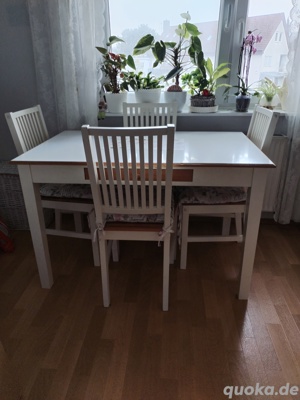 Esstisch mit 4 Stühlen