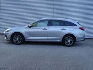 Hyundai i30 i30 KOMBI/AUTOMATIK/NAVI/ALU/MET/Rü-KAM/SITZHEIZ Bild 3