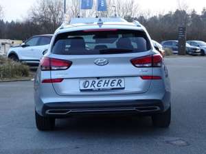 Hyundai i30 i30 KOMBI/AUTOMATIK/NAVI/ALU/MET/Rü-KAM/SITZHEIZ Bild 5