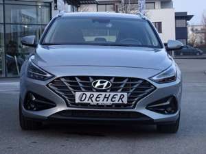 Hyundai i30 i30 KOMBI/AUTOMATIK/NAVI/ALU/MET/Rü-KAM/SITZHEIZ Bild 2