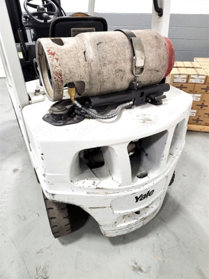 2011 yale 5000 lb pneumatic lpg forklift outdoor tires air Bild 7