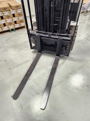 2011 yale 5000 lb pneumatic lpg forklift outdoor tires air Bild 3