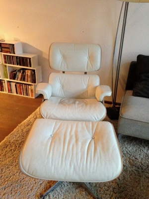 Original Eames Lounge Chair mit Ottoman von Vitra in weiß