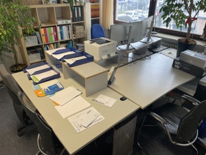 Büro Schreibtischinsel 3 Tische zueinander passend  Holz Metall sehr stabil