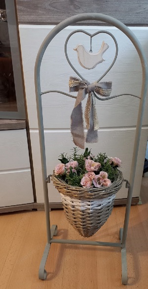   Dekoration, Blumenständer, Metall, ca. 70 cm hoch 