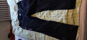 Schwarze Stoffhose mit Blumenmuster